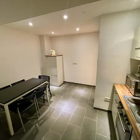 Apartment Schoene Zweizimmerwohnung Fuer Langzeitaufenthalte In