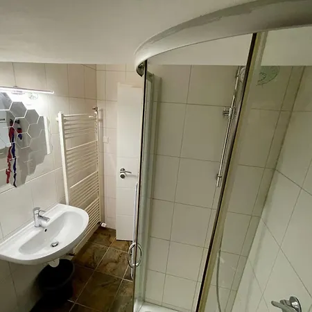 Schoene Zweizimmerwohnung Fuer Langzeitaufenthalte In Apartment *